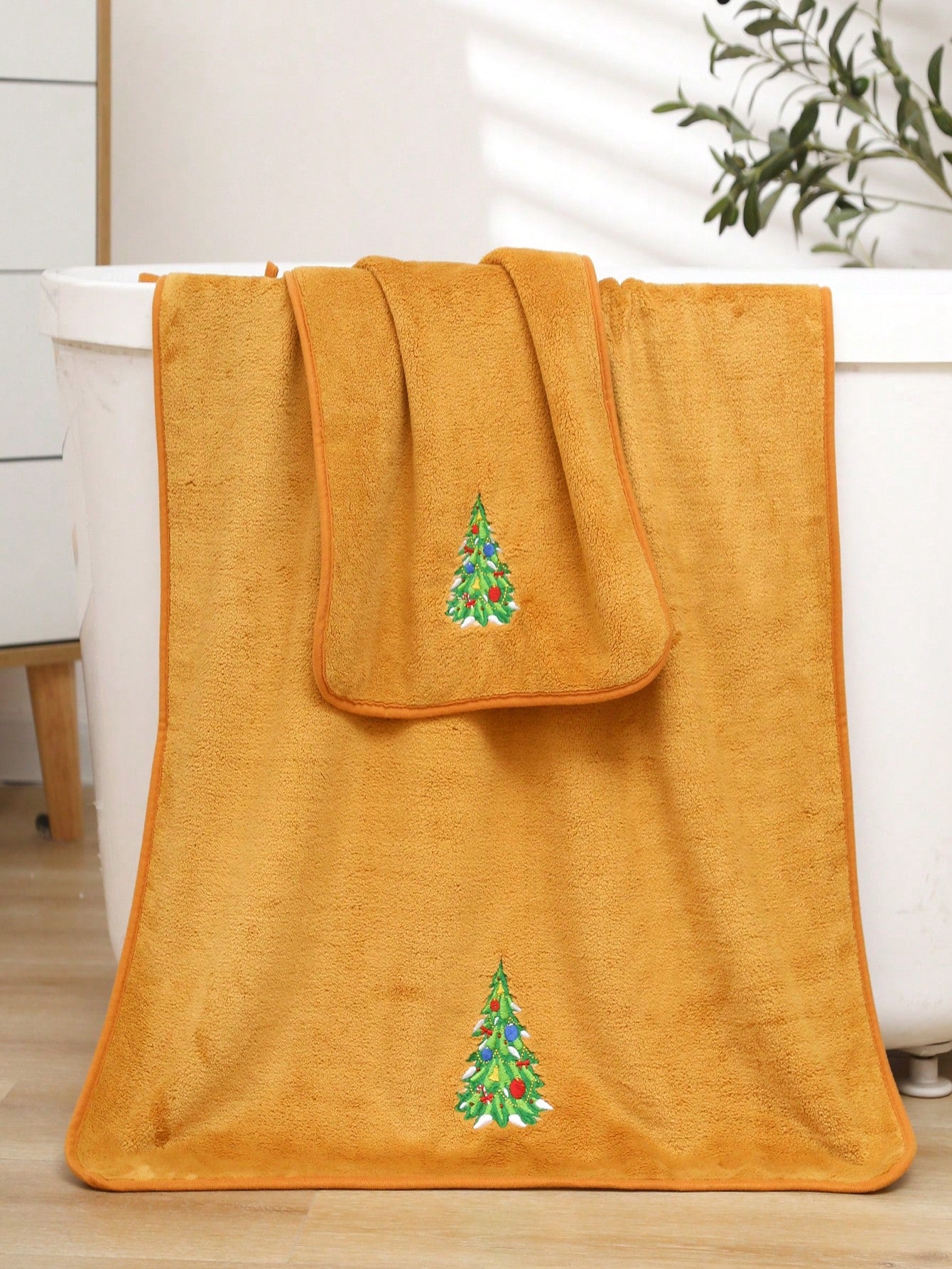 1pc Coral Fleece Embroidered Christmas Bath Towel Or Hand Towel Yellow