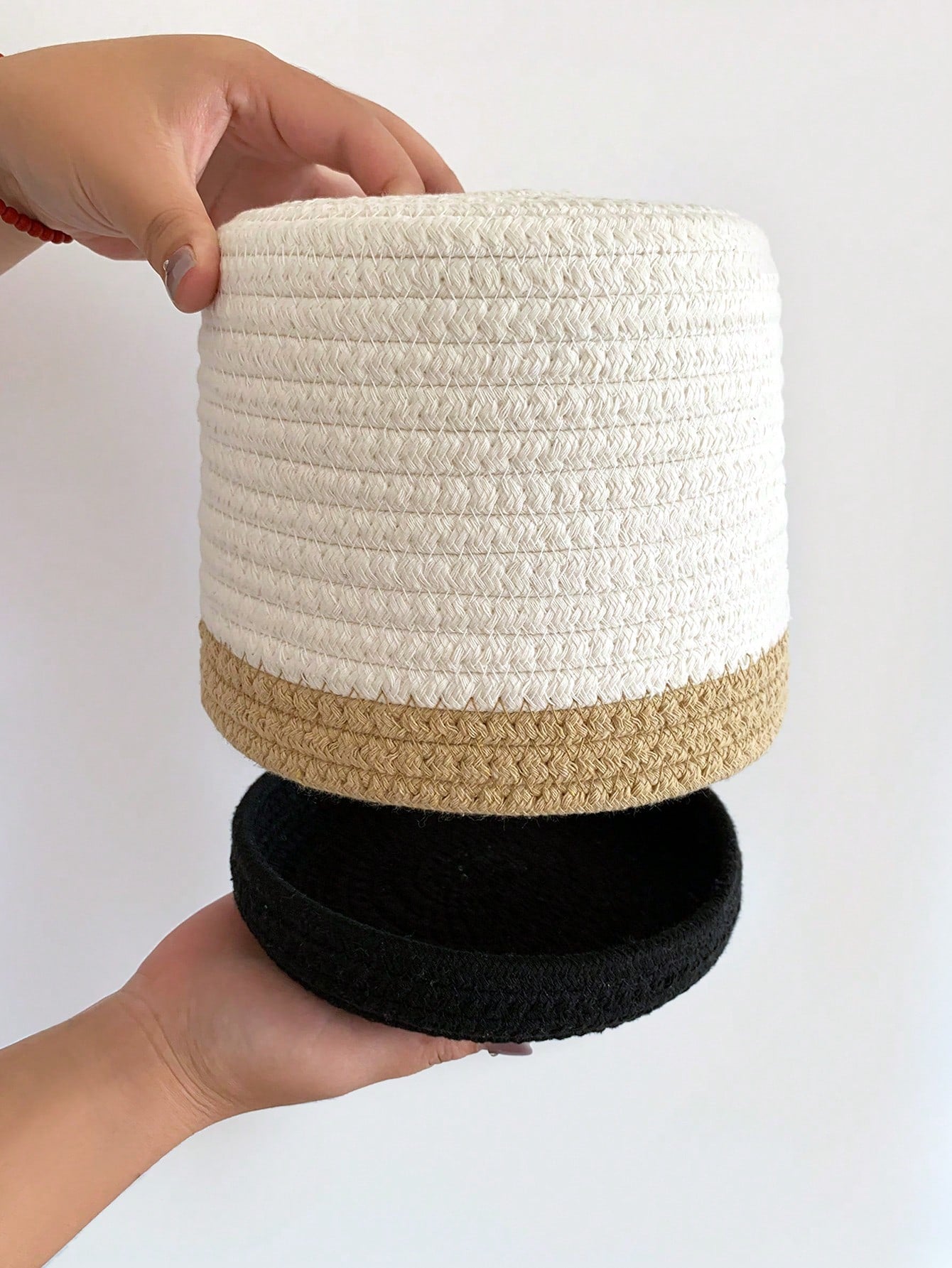 1pc Simple Japanese Handmade Rope Woven Storage Box, Nordic Style 2-Tone Round Paper Towel Tissue Box For Living Room, Dining Table Multicolor