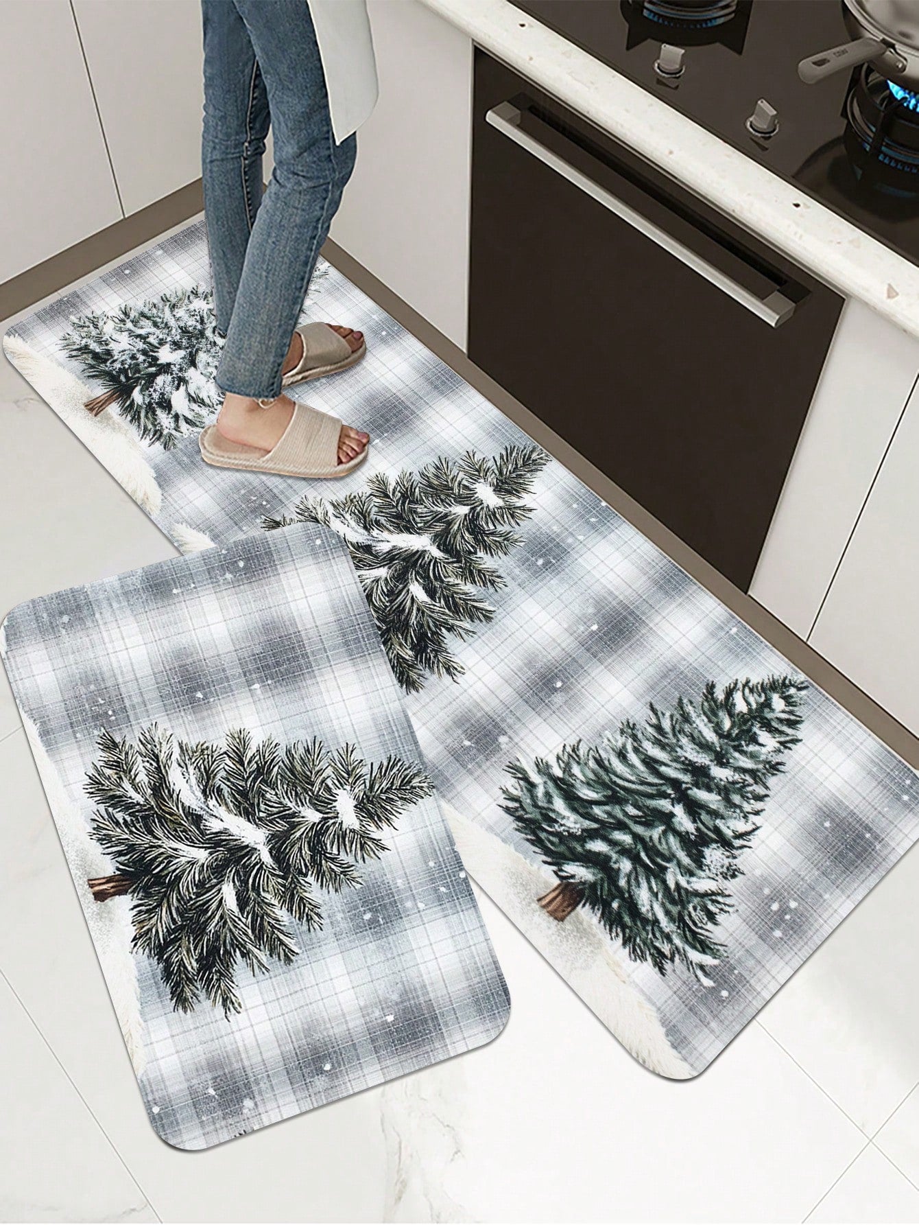 Christmas Tree Printed Kitchen Carpet - Non Slip, Durable, Machine Washable Entrance Mat, Suitable For Home, Office, Laundry - Quick Drying, Comfortable Bracket Design, Made Of Thick Flannel Material White