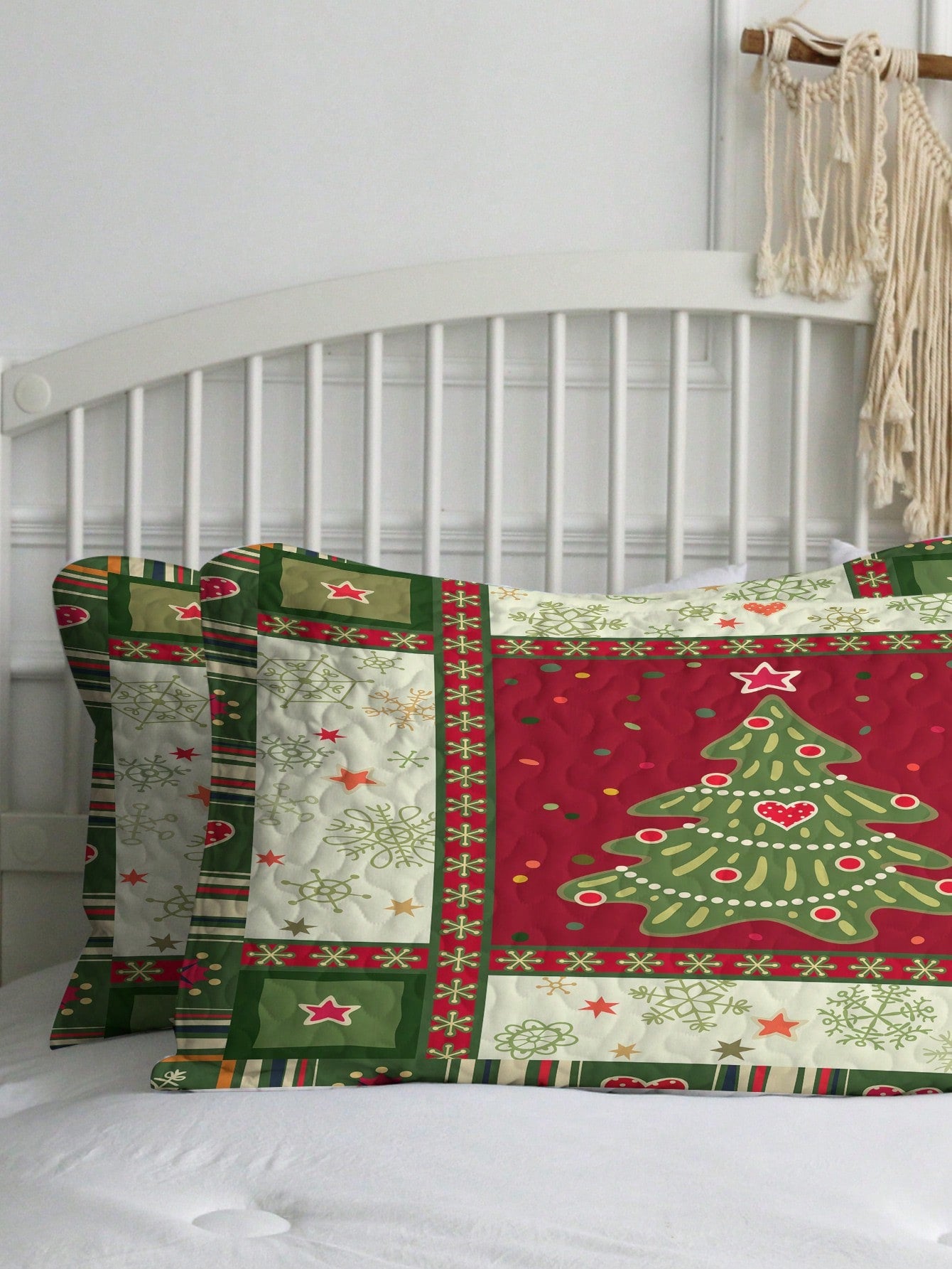 3 Piece Cute Christmas Tree Quilt Set Red Green Snowflakes Pattern Bedspread Lightweight Coverlet Summer Comforter Set Bed Cover(Curve) Multicolor